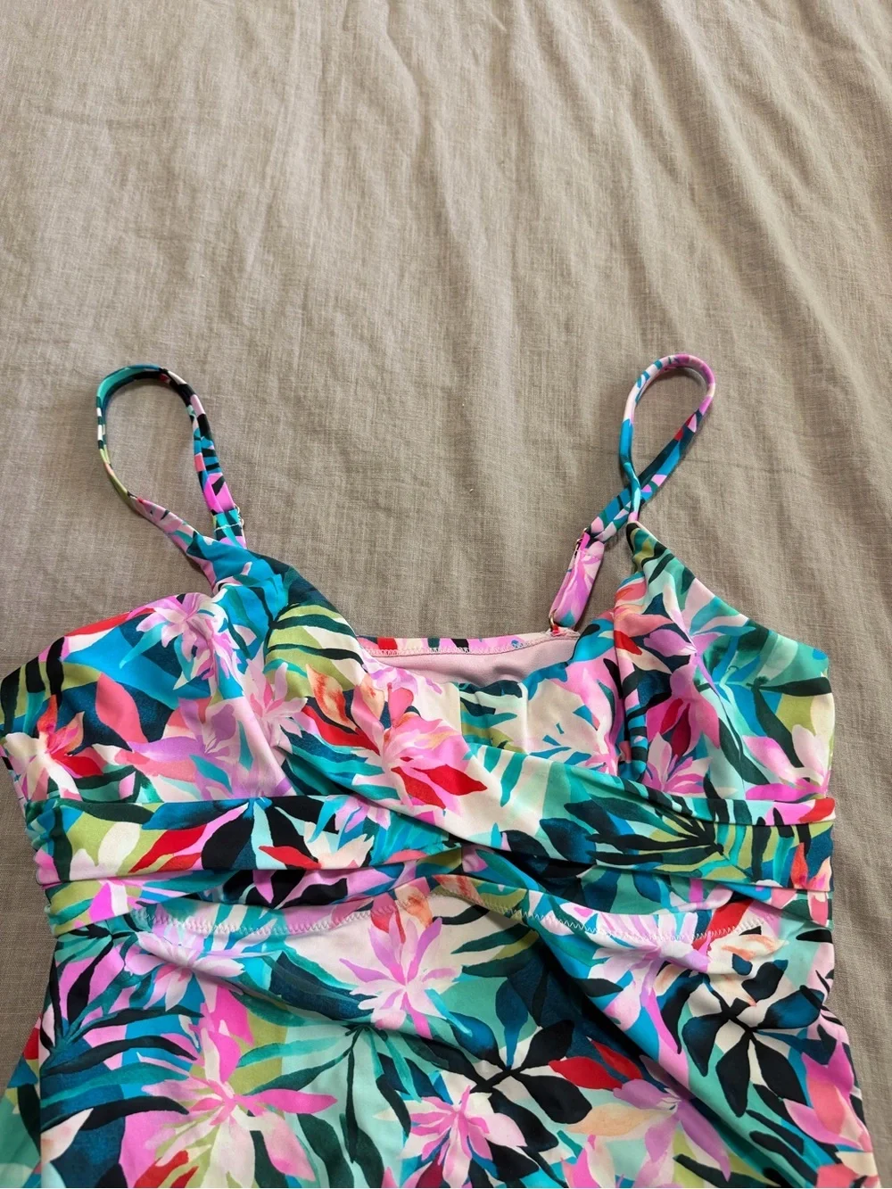 Cacique vibrant floral